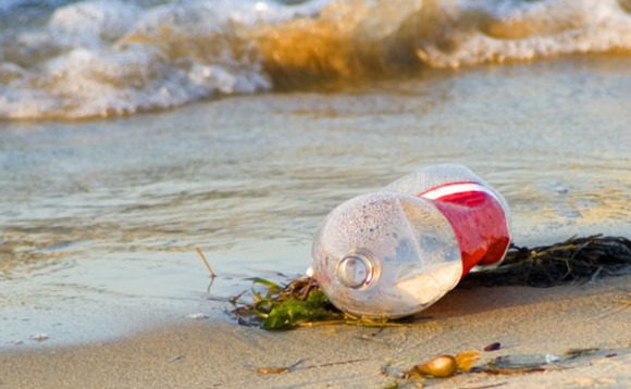 Plastiche in mare: accordo raggiunto per contrastarne l’inquinamento